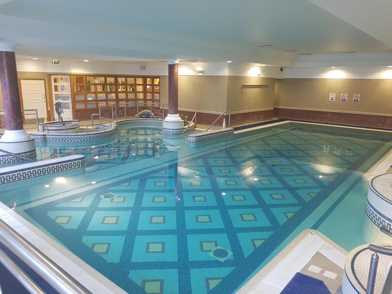 La Mon Hotel & Country Club Castlereagh Eksteriør billede